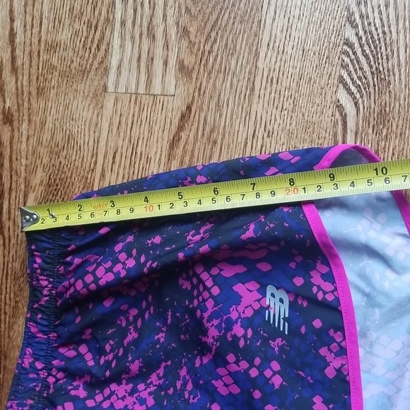 (XS) New Balance Women's Lightweight Shorts Adjustable Waist Activewear Running - Picture 3 of 10